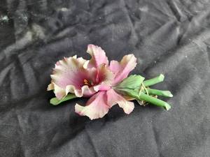 lot 123 image: Hand crafted piece of Capodimonte art from Italy