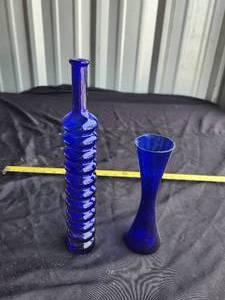 lot 143 image: Blue glass decor.