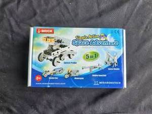 lot 145 image: Space Adventure action kit