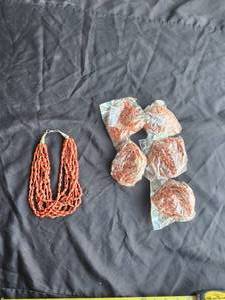 lot 165 image: Necklaces made in India - 1 opened and 5 unopened