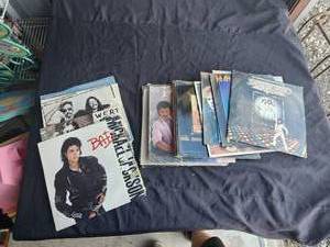 lot 168 image: Selection of vintage records