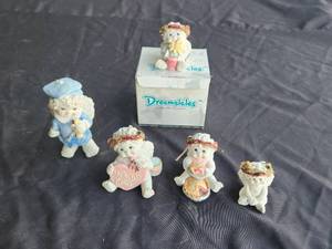 lot 178 image: Selection of Dreamsicles figurines