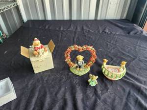 lot 182 image: Selection of cherished teddies figurines