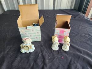 lot 183 image: Dreamsicles and Precious moments figurines
