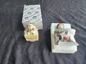 lot 184 image: Selection of Dreamsicles figurines and lidded trinket keeper