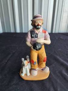 lot 186 image: Clown figurine from the Emmitt Kelly collection