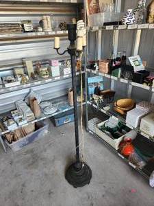 lot 198 image: Vintage floor lamp