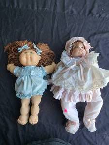 lot 201 image: Selection of vintage dolls - Cabbage patch ...