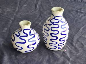 lot 208 image: Selection of vases-home decor..