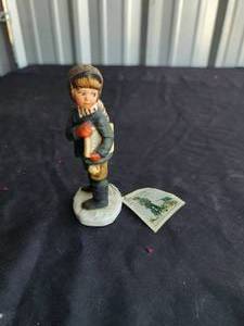 lot 226 image: Vintage Norman Rockwell figurine by Dave Grossman