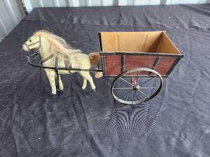 lot 229 image: Horse drawn wagon decor..