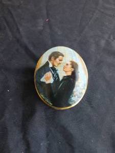 lot 230 image: Vintage Gone with the Wind music box