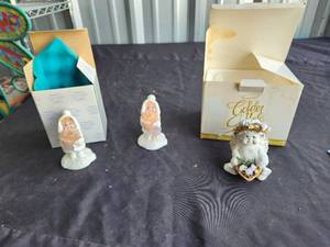lot 233 image: Selection of Dreamsicles figurines