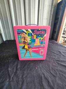 lot 255 image: Barbie travel case with some accessories