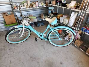 lot 1 image: Schwinn Womens Bike 26 Legacy