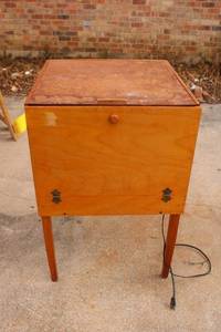 lot 10 image: Vintage electric drying table