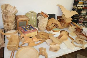 lot 20 image: Wood crafts