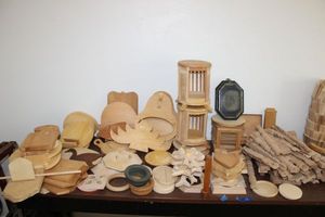lot 21 image: Wood crafts