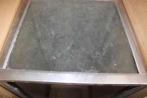 lot 18 image: Large aquarium glass tank - 16x18x37