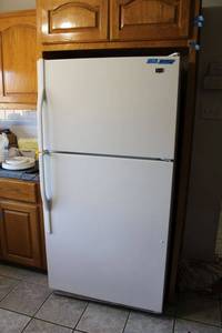 lot 34 image: Maytag Refrigerator model M1TXEGMYW01 - 33x32x66
