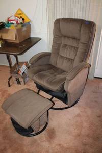 lot 68 image: Rotating Rocking chair with foot ottoman