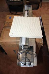 lot 81 image: Aquarium tank with light - 31x18x12.5