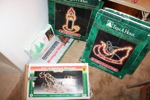 lot 104 image: Lighted Christmas decorations