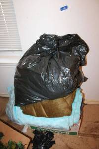 lot 112 image: Sewing supplies and fabrics