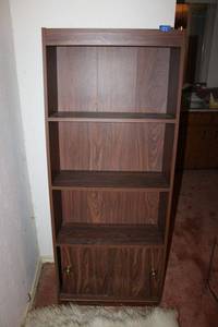lot 123 image: 5 ft. bookshelf