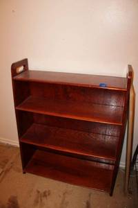 lot 138 image: 4 Ft. bookshelf