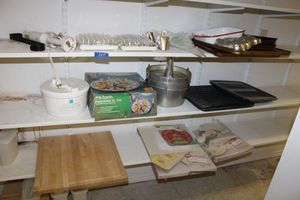 lot 155 image: Kitchen pans and cake decorating tips