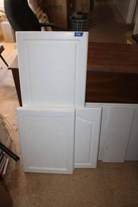 lot 194 image: White painted cabinet doors and boards
