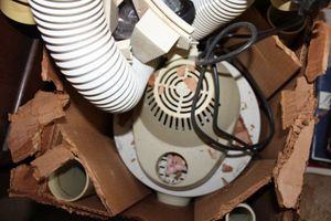 lot 196 image: Vintage shop vac as shown