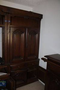 lot 199 image: Solid wood cabinet with locking key