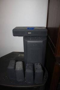 lot 204 image: Sony speaker set