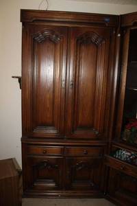 lot 210 image: Solid wood cabinet with locking key