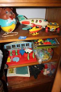 lot 256 image: Vintage toys
