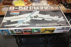 lot 259 image: Vintage B-52 strato fortress model kit