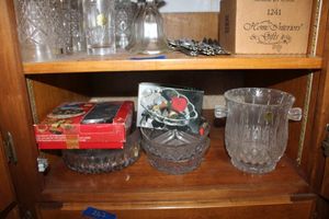 lot 261 image: Lead crystal glasses and bowls