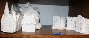 lot 287 image: Unfinished ceramic Bisque village houses