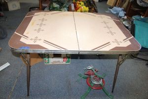 lot 291 image: Vintage kitchen table