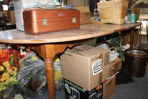 lot 295 image: Vintage laminate kitchen table
