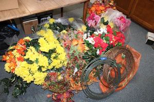 lot 296 image: Wreaths with artificial flower assortment