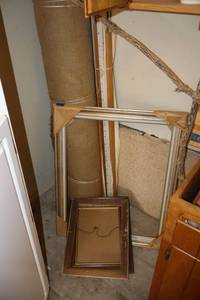 lot 325 image: Picture frames
