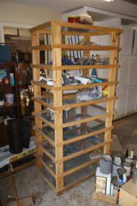 lot 395 image: Drying rack unit with chicken wire shelves