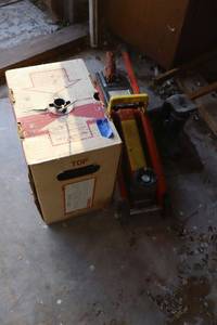 lot 396 image: Floor jacks and inside wiring cable, see photos