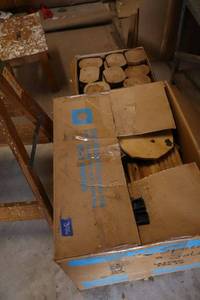 lot 386 image: Wood craft pieces