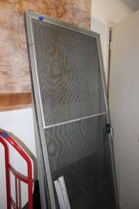lot 404 image: Screen sliding doors