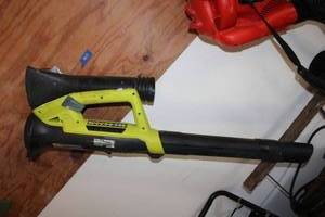 lot 409 image: Ryobi leaf blower (battery didnt charge)