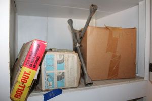lot 416 image: Tools appliance rollers, tire chains, x-wrench, and table legs